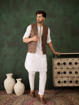 Sangria Sleeveless Woven Design Men Jacket