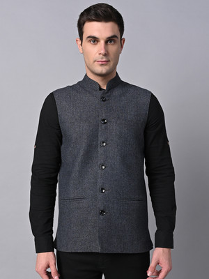 Vastraa Fusion Sleeveless Solid Men Jacket