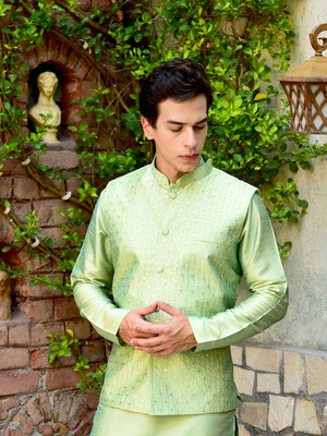 HOUSE OF DEYANN Sleeveless Embroidered Men Jacket