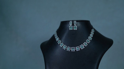 Eclat Jewels Brass Green Jewellery Set(Pack of 1)