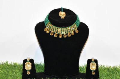 Ruhi Alloy Gold-plated Green Jewellery Set(Pack of 1)