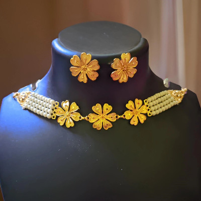 SAjTori Brass Gold-plated Gold, White Jewellery Set(Pack of 1)