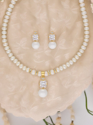 Sri Jagdamba Pearls Alloy Gold-plated White Jewellery Set(Pack of 1)