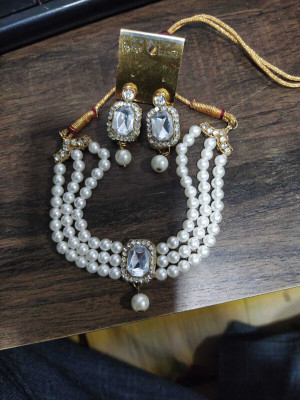 Manmohini Alloy Gold-plated White Jewellery Set(Pack of 2)