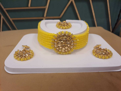 Gorgeous Gems Brass Yellow Jewellery Set(Pack of 1)