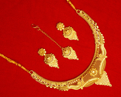 LILY Alloy Gold-plated Gold Jewellery Set(Pack of 1)