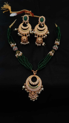 SHIRISHA Brass Gold-plated Green, Gold Jewellery Set(Pack of 1)