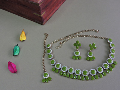 VATSALYA creation Alloy Gold-plated Green Jewellery Set(Pack of 1)