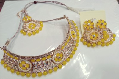 THE VELVET Alloy Yellow Jewellery Set(Pack of 1)