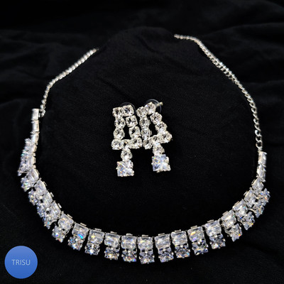 Suzi Alloy Silver White Jewellery Set(Pack of 1)