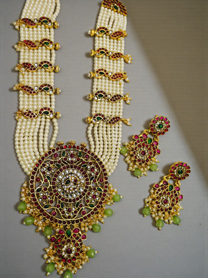 fashion jewellary Brass Gold-plated White Jewellery Set(Pack of 1)