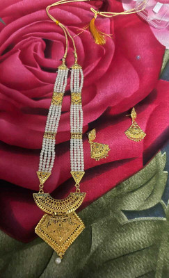 Krishna Enterprise Alloy Gold-plated White Jewellery Set(Pack of 1)