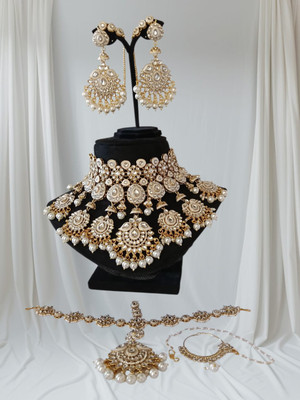Kanku And Radha Alloy White Jewellery Set(Pack of 1)