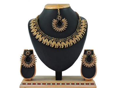 KAHAR CREATION Alloy Gold-plated Green Jewellery Set(Pack of 1)