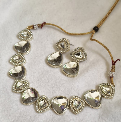 Velura Brass Brass White Jewellery Set(Pack of 1)