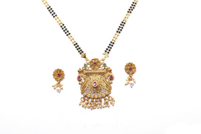 SONI DESIGNS Alloy Gold-plated Gold, Black Jewellery Set(Pack of 1)