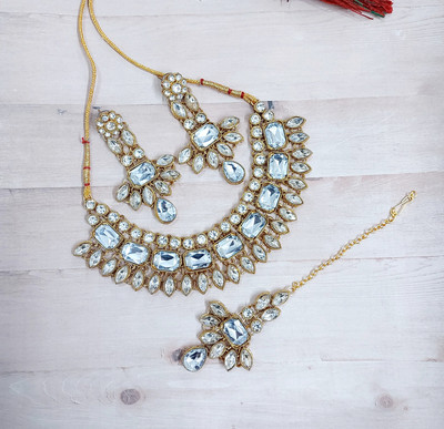 Anahat collection Alloy Gold-plated White Jewellery Set(Pack of 1)