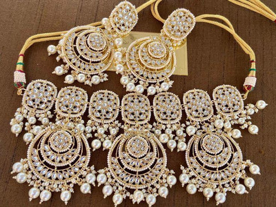 SSC SHREE SUNDHA CREATION Alloy Gold-plated White Jewellery Set(Pack of 1)