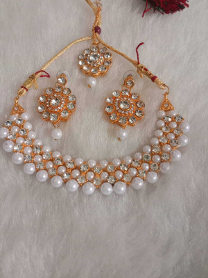 Ruhi Alloy White, Gold Jewellery Set(Pack of 1)