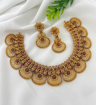 Adc fashions Brass Gold-plated Red Jewellery Set(Pack of 1)
