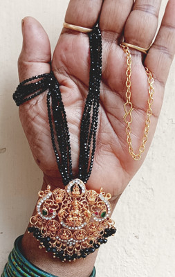 AVIKA COLLECTION Brass Gold-plated Black Jewellery Set(Pack of 1)