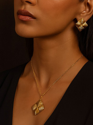 KALAVAATHI Stainless Steel Gold-plated Gold Jewellery Set(Pack of 1)