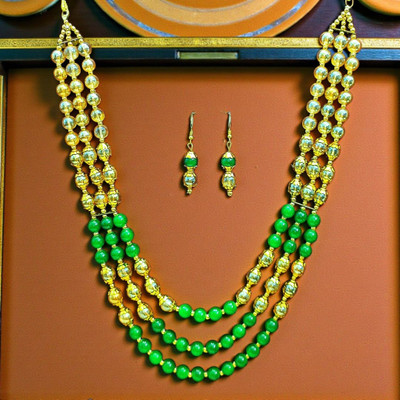 Aroras Bridal & Fashion Jewellery Brass Gold-plated Green Jewellery Set(Pack of 1)