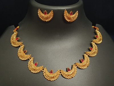 A V CREATION Alloy Ruby Red, Gold Jewellery Set(Pack of 1)