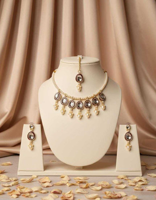 Mira Alloy Red Jewellery Set(Pack of 1)