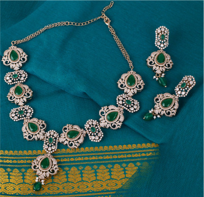 Saloni Fashion Jewellery Brass Gold-plated Green Jewellery Set(Pack of 3)