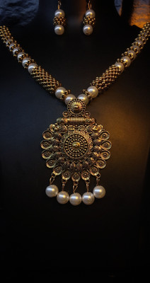 VARSHA STYLE Alloy Gold-plated Gold, White Jewellery Set(Pack of 1)