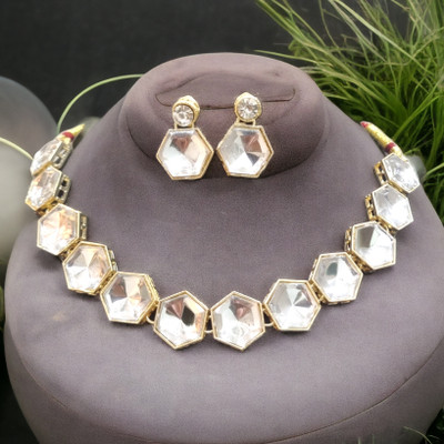 naitika arts Alloy Gold-plated White Jewellery Set(Pack of 1)