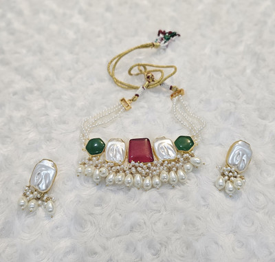 amyra jewels Metal Gold Jewellery Set(Pack of 1)