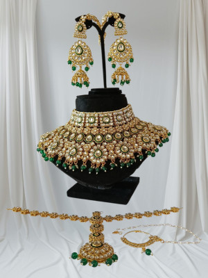 RadhaAndKanku Alloy Green Jewellery Set(Pack of 1)