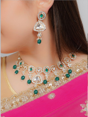 Divisha Alloy Gold-plated Green Jewellery Set(Pack of 1)