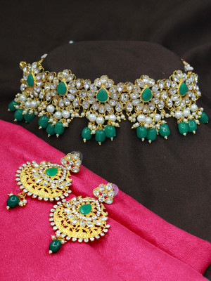 SAIYONI Alloy Gold-plated Green, Gold Jewellery Set(Pack of 1)