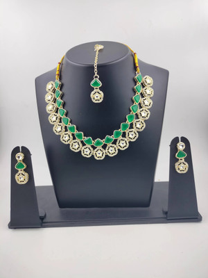 Divisha Alloy Gold-plated Green Jewellery Set(Pack of 1)