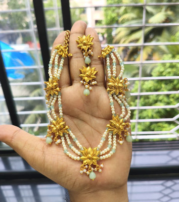 Joyful Alloy Gold-plated Beige Jewellery Set(Pack of 1)