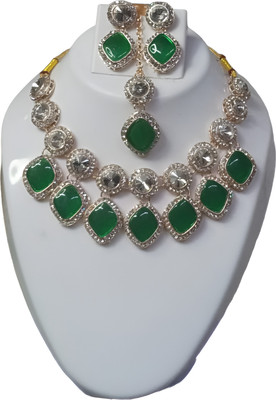 Valusha Alloy Enamel Green Jewellery Set(Pack of 1)