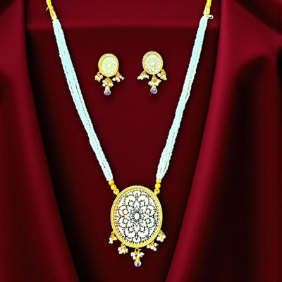 Aroras Bridal & Fashion Jewellery Brass Gold-plated White Jewellery Set(Pack of 1)