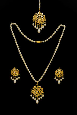 Kashtbhanjan Enterprise Brass Gold-plated Gold, White Jewellery Set(Pack of 1)