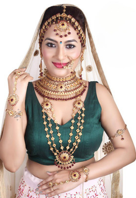 SS IMITATION JEWELLERY Alloy Gold-plated Maroon Jewellery Set(Pack of 1)