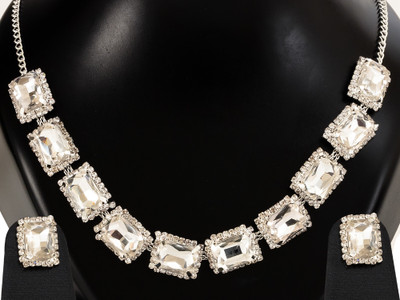 YASH ENTERPRISE Brass Gold-plated White Jewellery Set(Pack of 1)