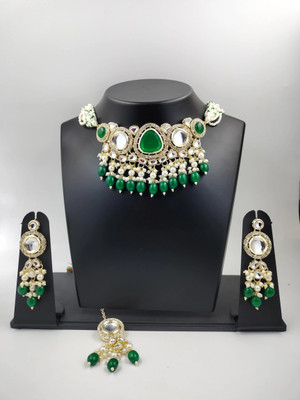 Divisha Alloy Gold-plated Green Jewellery Set(Pack of 1)