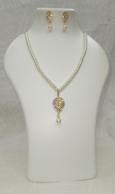 JEWEL QUEEN PLANET Alloy Gold-plated White Jewellery Set(Pack of 1)