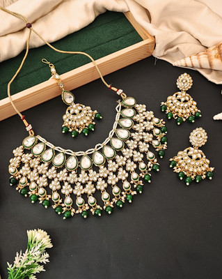 Oye Kudiye Alloy Gold-plated Green Jewellery Set(Pack of 1)