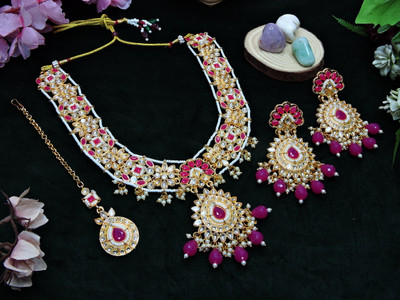 VATSALYA creation Alloy Gold-plated Ruby Red Jewellery Set(Pack of 1)