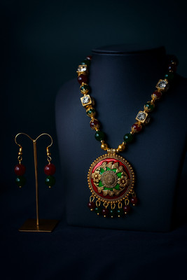 MANDALI FASHION Alloy Red, Green Jewellery Set(Pack of 1)