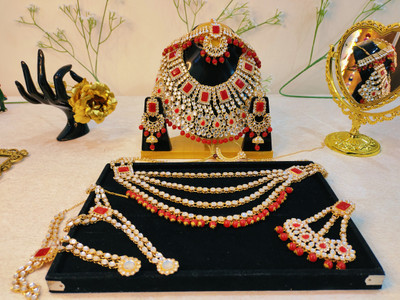 Ruvya Jewels Alloy Gold-plated Red Jewellery Set(Pack of 1)