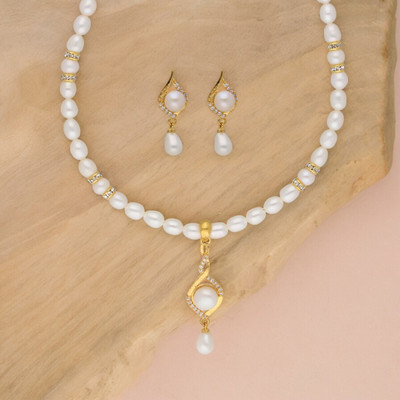 Sri Jagdamba Pearls Alloy Gold-plated White Jewellery Set(Pack of 1)